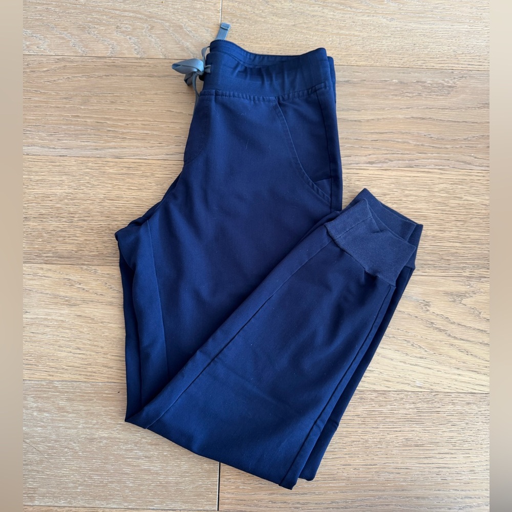 FIGS Women’s Zamora Jogger Scrub Pants in Navy
